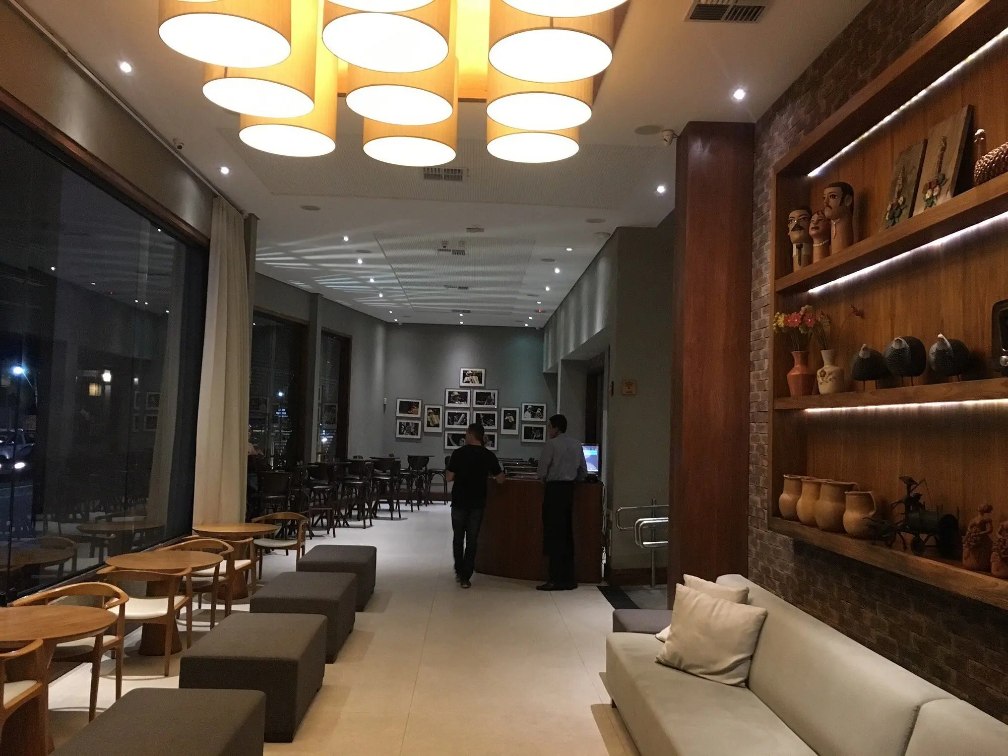 Camarões Restaurante - Ambiente e gastronomia